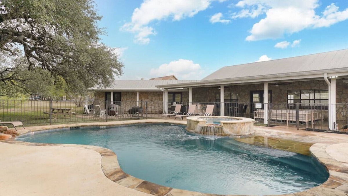Sabinal House | Adelante · Near River~Games~Hot Tub~Pool~Amazing Home for 20
