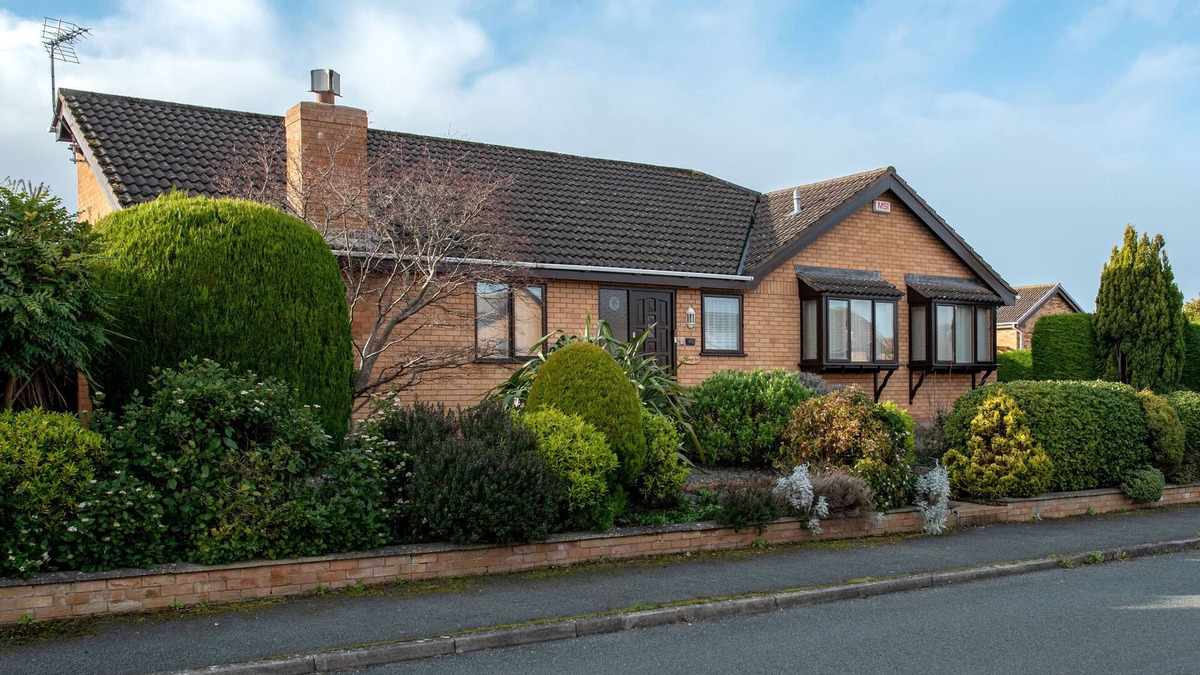 St George Cottage | Aderyn Du - Three Bedroom Cottage, Sleeps 5