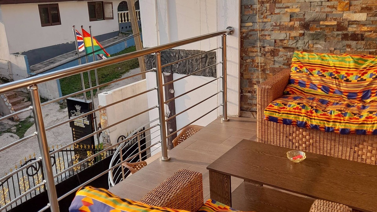 Tarkwa Hotel | adeshie fie hotel is just 3 minutes away from the wasa fiase tradtional council,