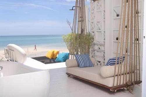 Chaloklum House | Adika - The beachfront Loft