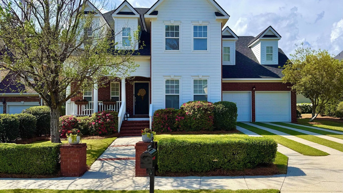 Evans House | Adjacent to Park — 6 Miles to National