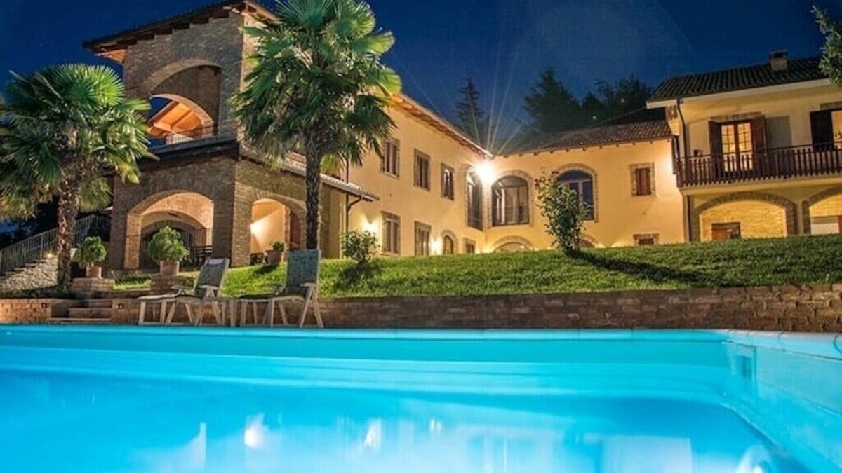 Canelli Apartment | Adjoining communicating apartments in late 19th century farmhouse