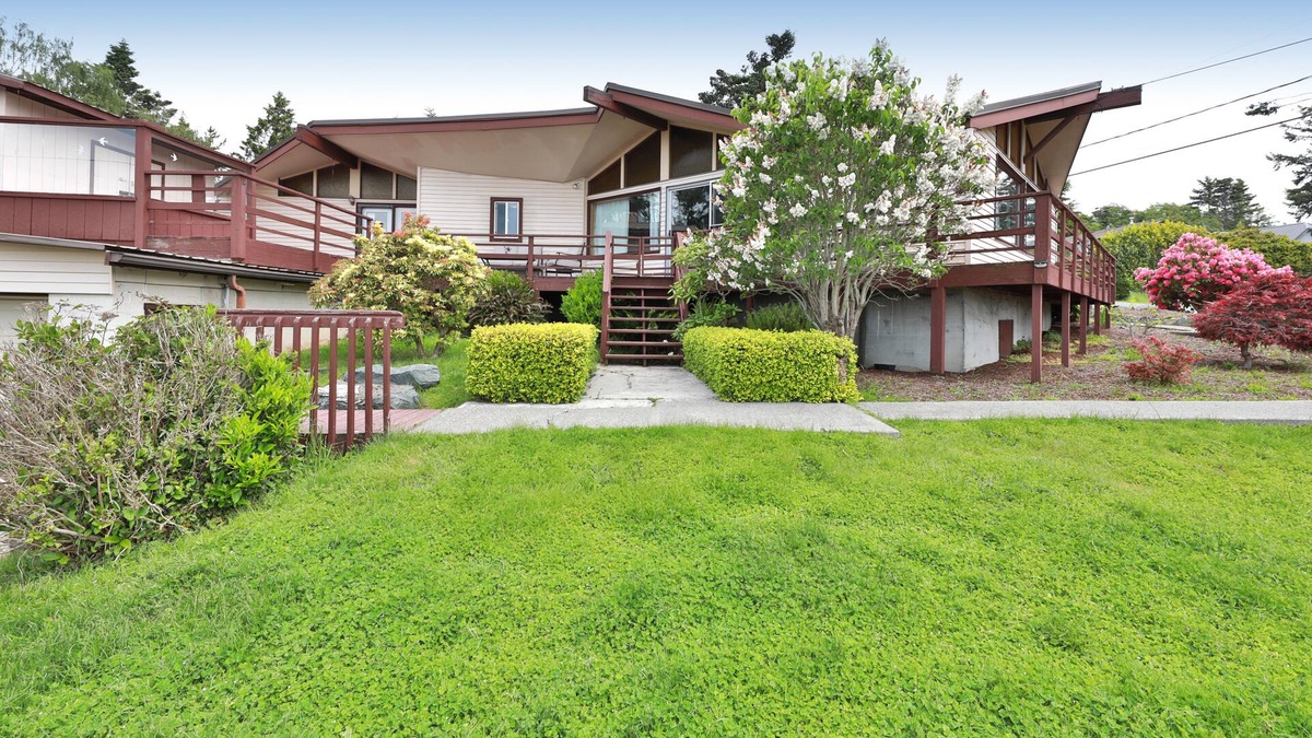 Coupeville House | Admiral's Nest by AvantStay | Beach, Pool, Deck