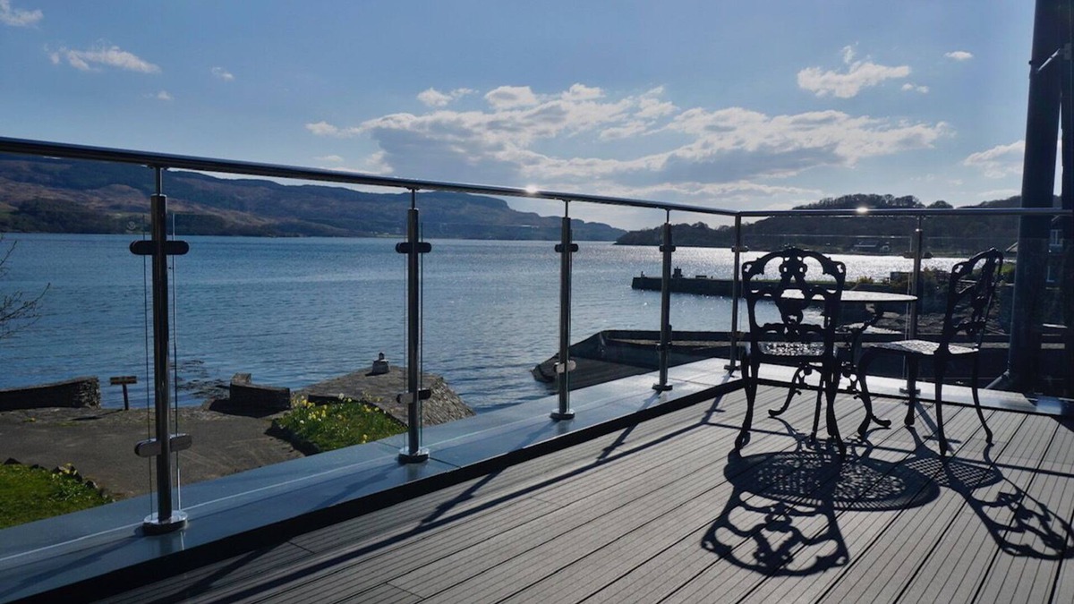 Slate Islands Apartment | Admiral suite/Kitchen/Woodburner/super king bed/balcony/Parking