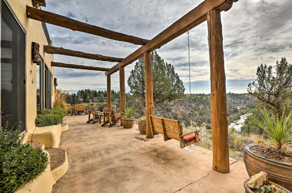 Redmond House | Adobe Home - River and Mtn Views with Hot Tub!