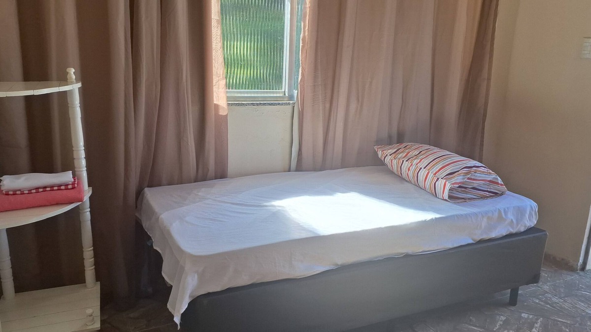 Duque de Caxias House | Adorável Sobrado Rosa no Centro de Duque de Caxias