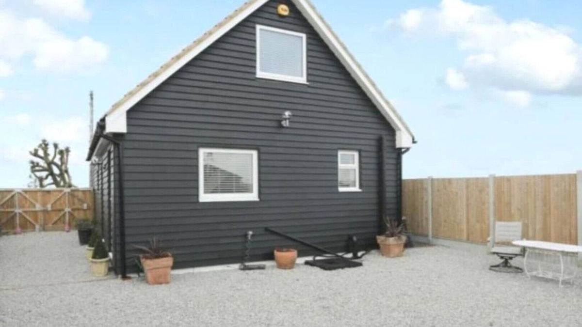 Isle of Thanet Other | Adorable 1 bedroom Cottage with free parking Sleeps 3 - 5 mins drive from beach!