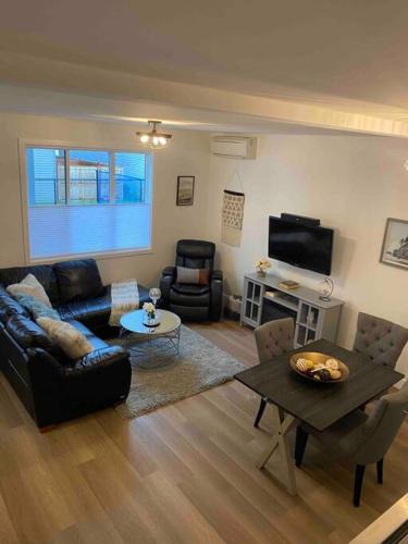 Langford Apartment | Adorable 1 Bedroom Suite- a skip to Galloping Goose
