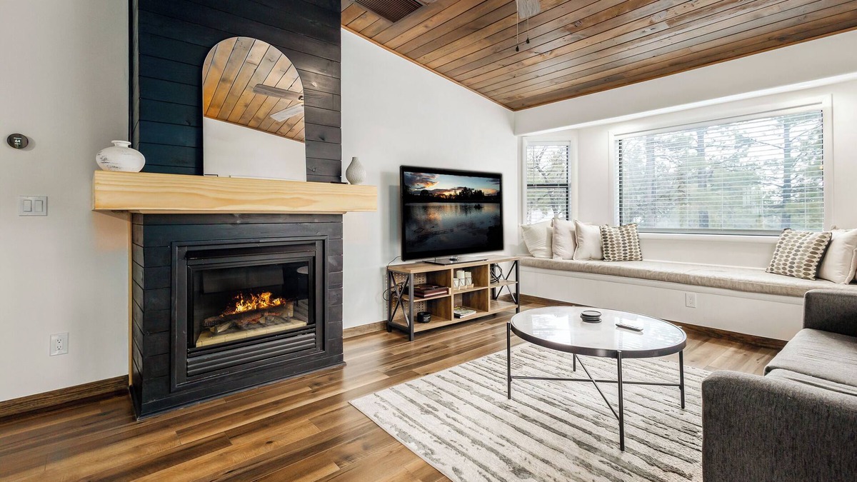 Munds Park Cabin | Adorable 1 BR Guest Suite w/Fireplace & Patio