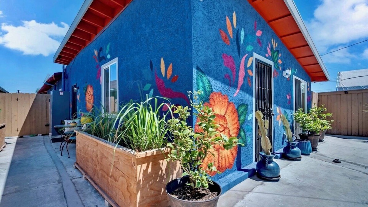 Logan Heights House | Adorable 2 Bed 1 Ba Casita with Murals - Parking, WIFI, Central San Diego
