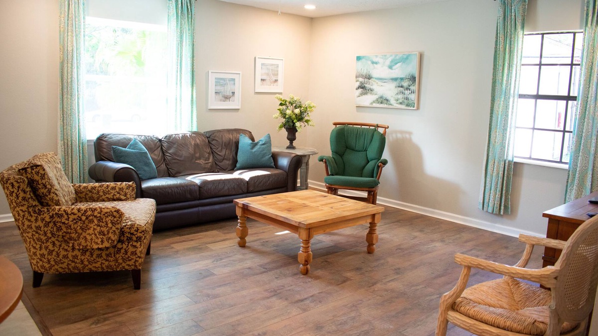 Port Malabar Cottage | Adorable 2 bed, 2 bath guest house, pet friendly