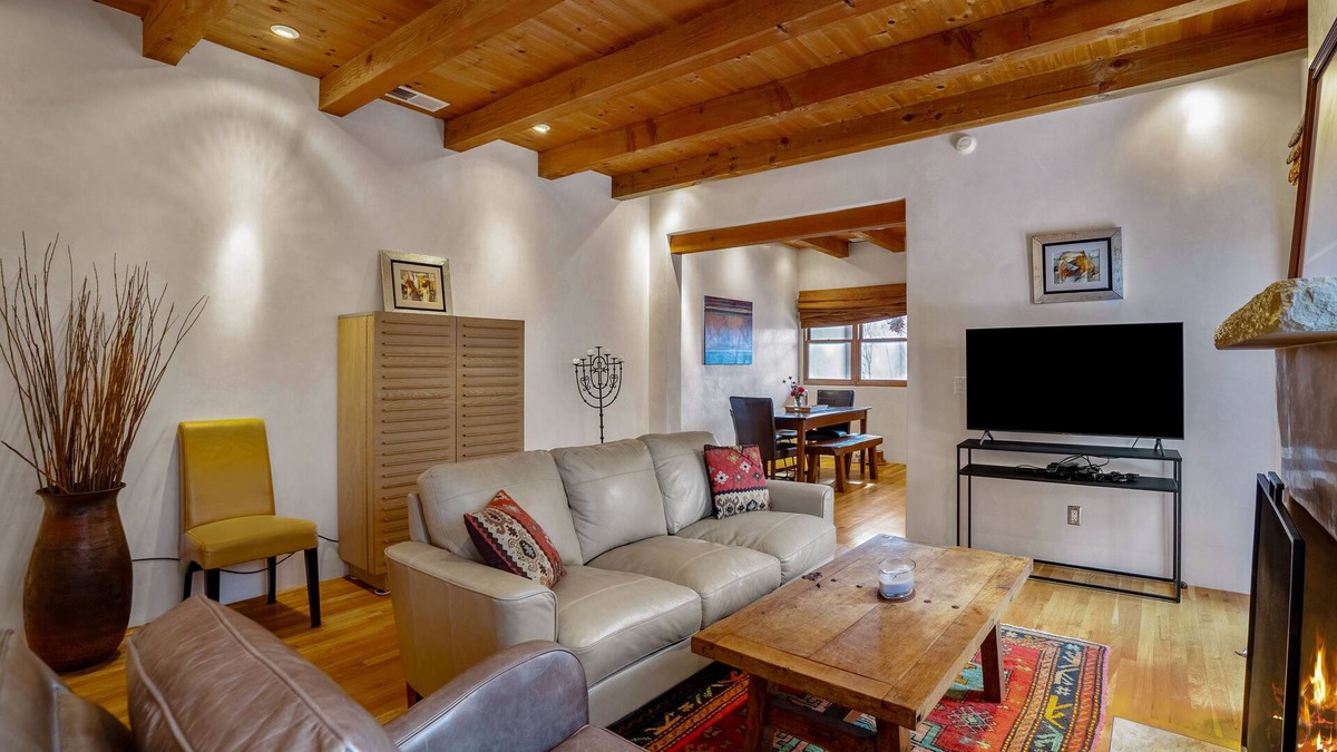 Downtown Santa Fe Condo | Adorable 2 bed 2 bath home in Downtown Santa Fe .Near Downtown Plaza