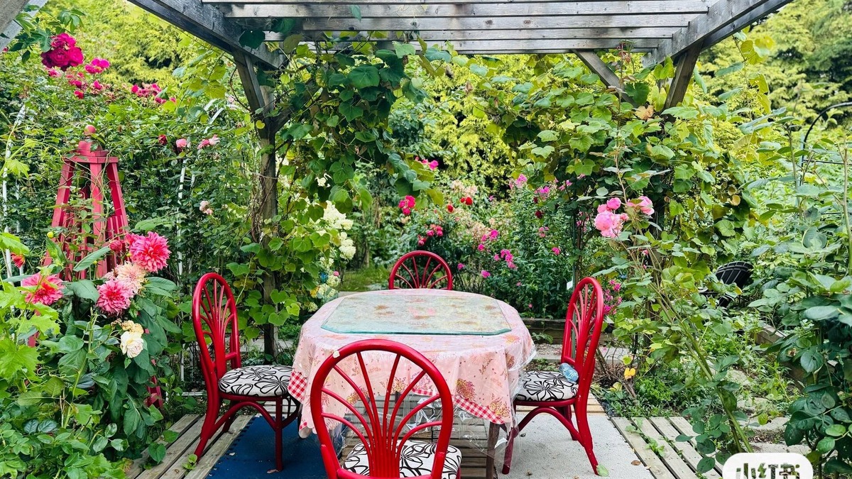 Surrey Bed & Breakfast | Adorable 2-bedroom big garden in Surrey