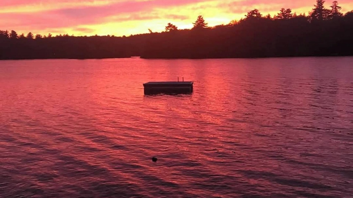 Readfield House | Adorable 2-bedroom lake front house/camp with WiFi on Lake Maranacook, Readfield