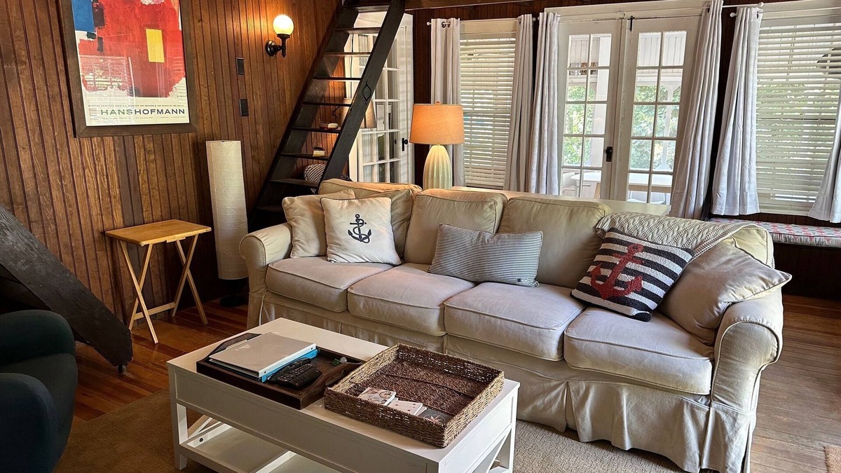 Cedar Bushes Cottage | Adorable 3 bed cottage - 2 blocks to private beach; pond; AC, pets ok