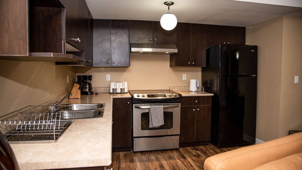 Yorkson Apartment | Adorable 3 Bedroom Suite in Langley