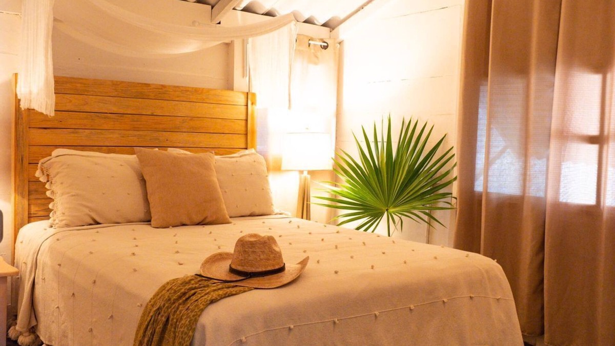 El Cuyo House | Adorable 6 bedroom beachfront home with amenities