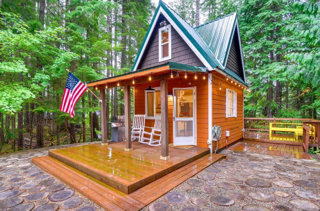 Hoodsport House | Adorable A-Frame Cabin, Steps to Lake Cushman!