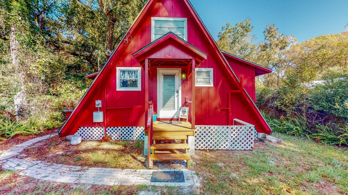 Bushnell Cabin | Adorable A-Frame with riverfront yard, fishing pier, & firepit