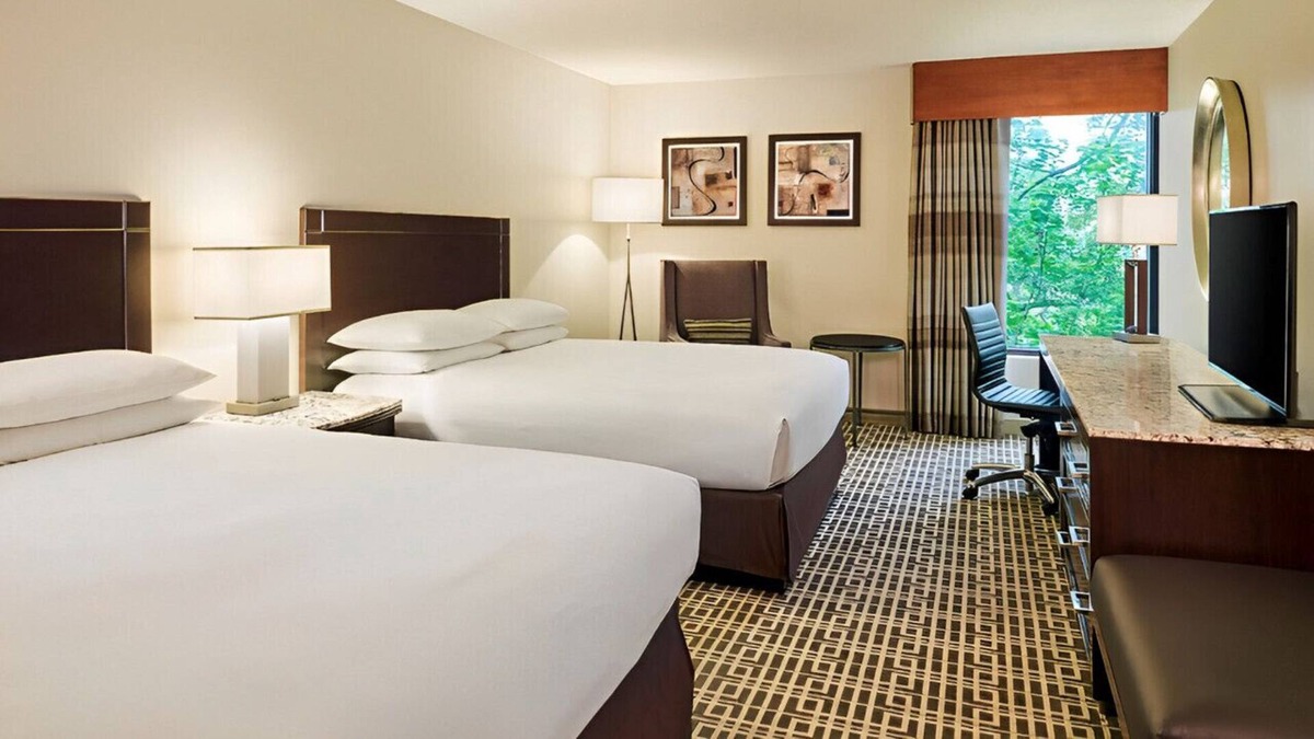 Houston House | Adorable & Affordable Suite! Great for Groups!