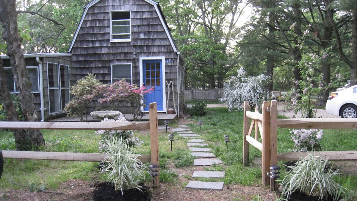 Amagansett North House | Adorable Amagansett Cottage, Walk to Town or Beach