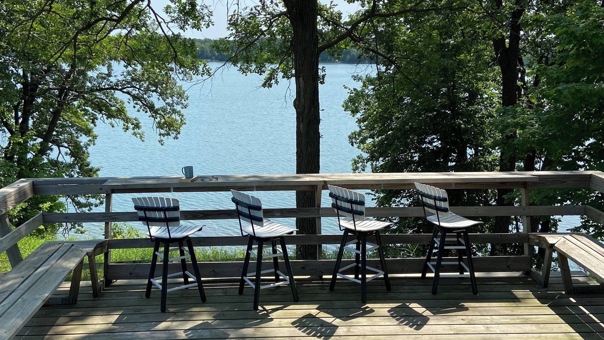 Frazee Cabin | Adorable and bright lake house! Retro feel all the modern amenities