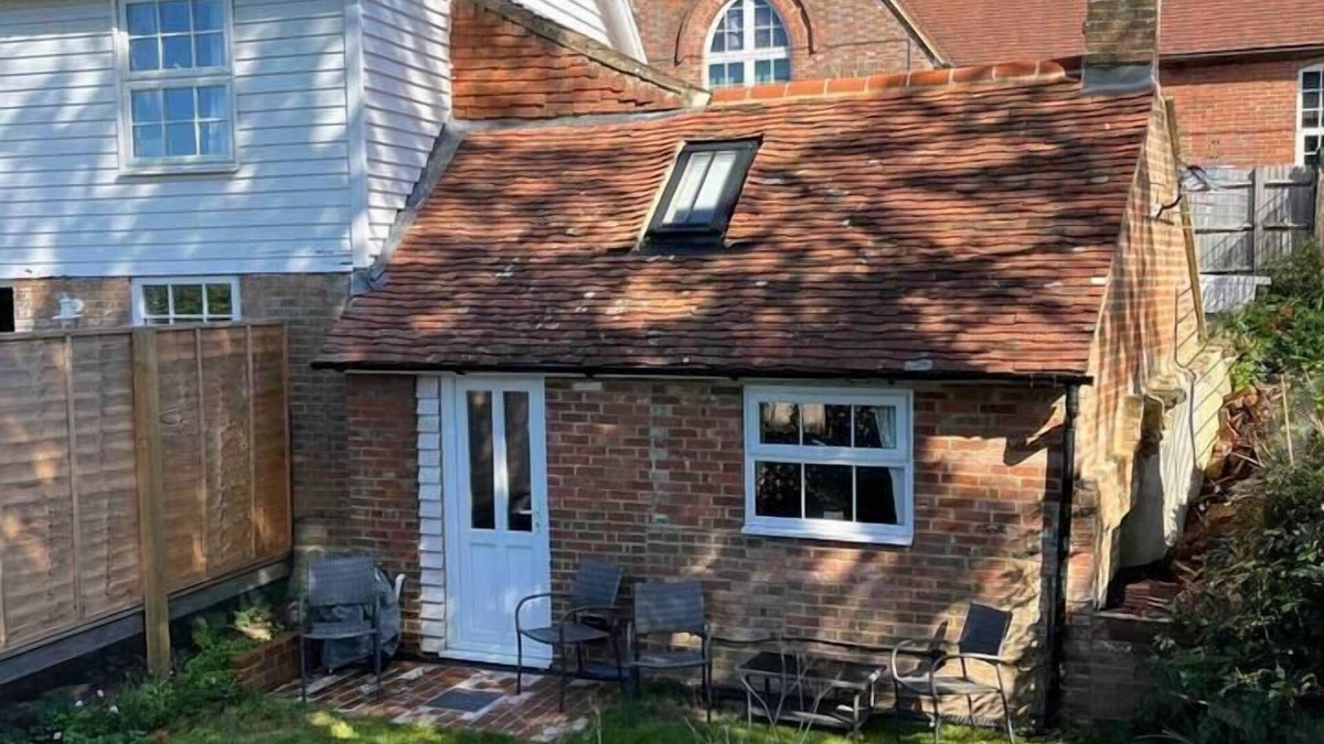 Heathfield House | Adorable and Cosy Tiny Cottage