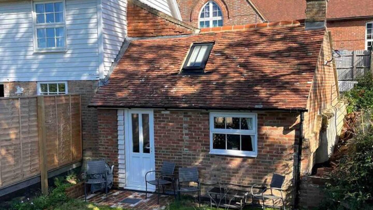 Heathfield House | Adorable and Cosy Tiny Cottage