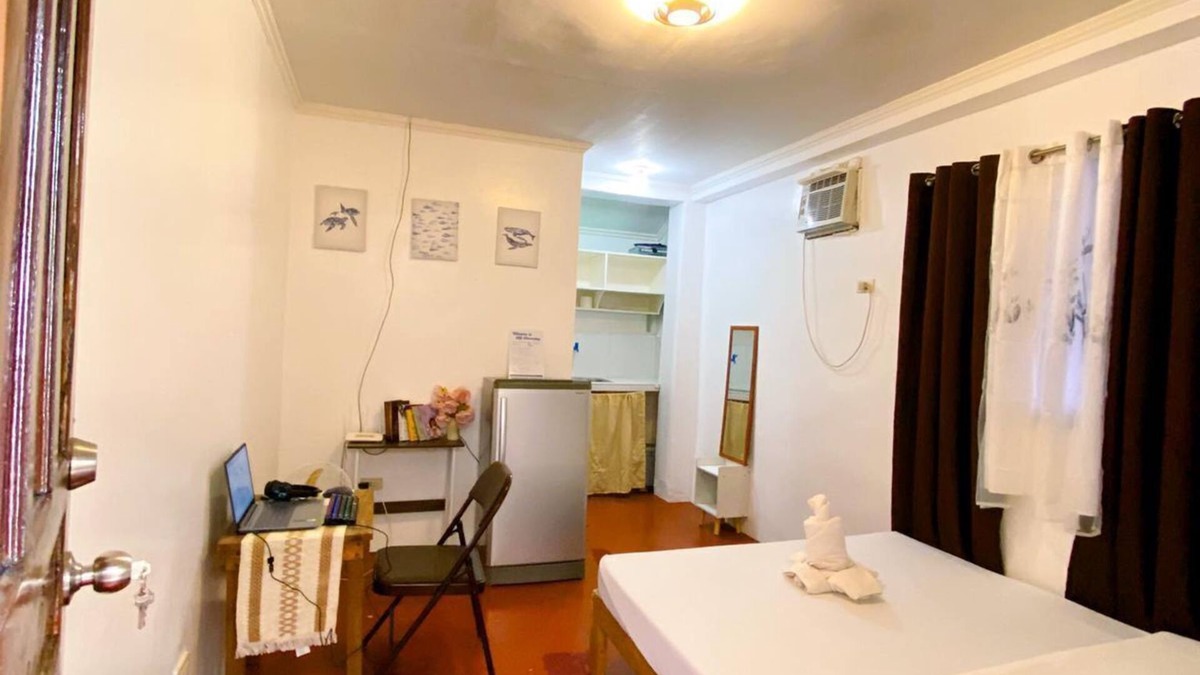 Catangnan Apartment | Adorable apartment with AC in vibrant General Luna