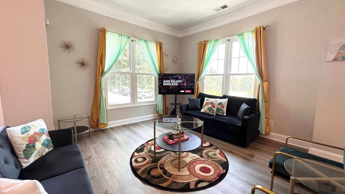 First Ward Condo | Adorable apartment uptown