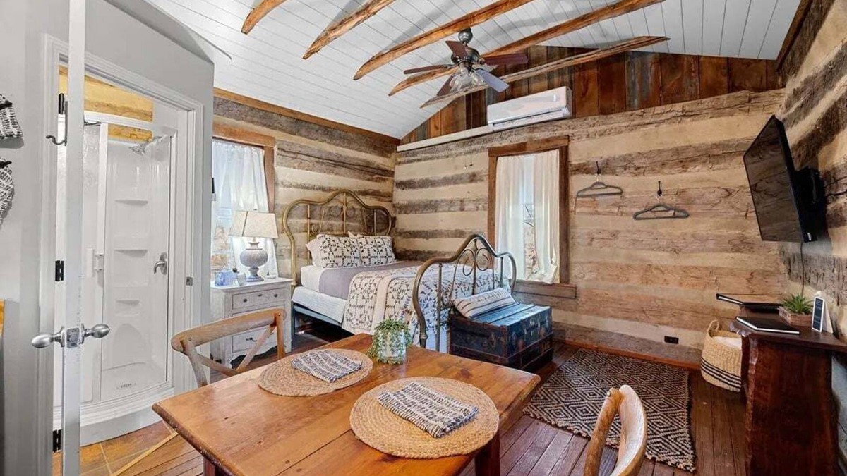Augusta Cabin | Adorable Augusta Cabin