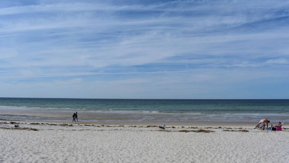 Dennis House | Adorable beach cottage, steps from Bayview Beach