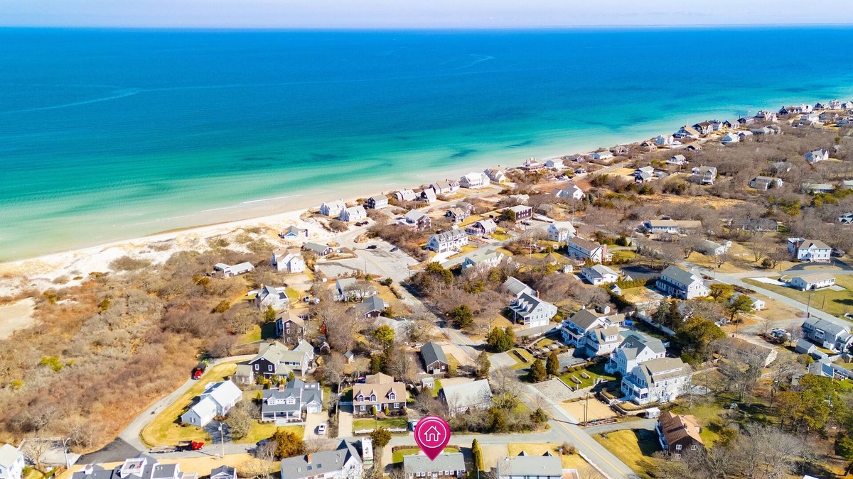 Dennis House | Adorable beach cottage, steps from Bayview Beach, sleeping 12