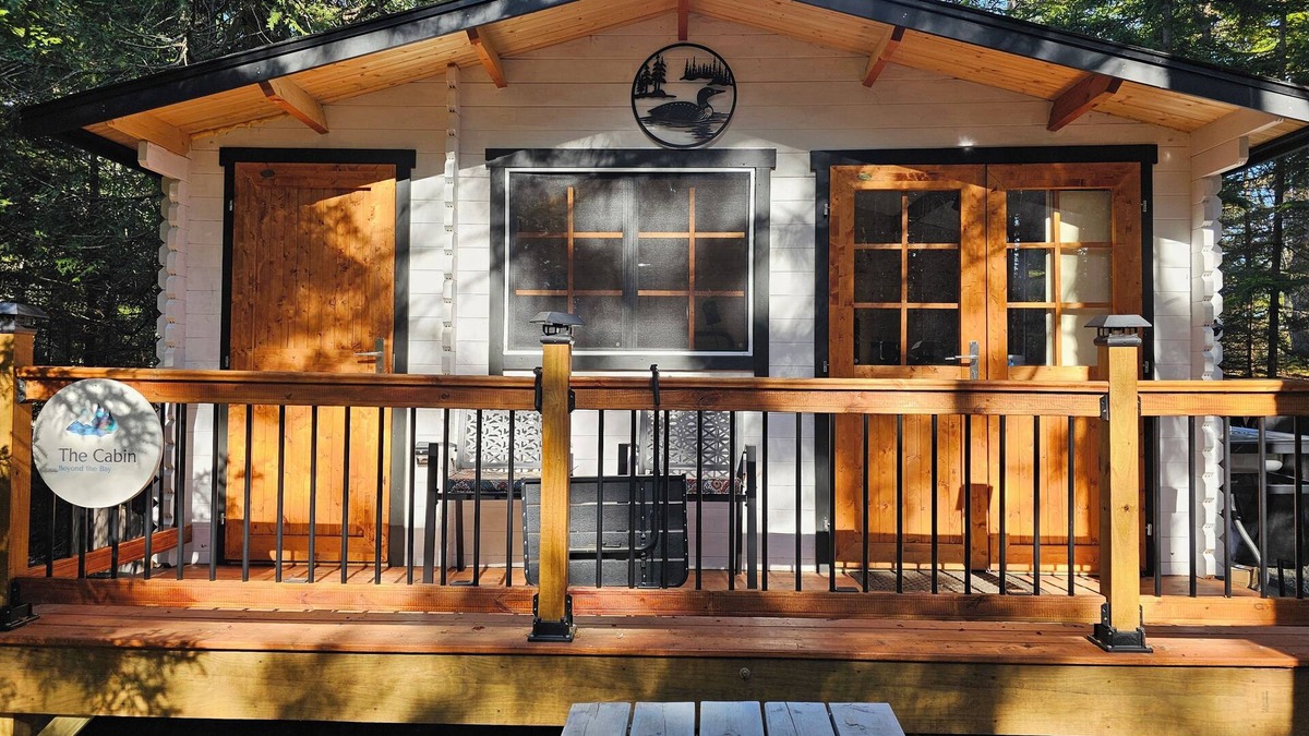 Surry Cabin | Adorable cabin near beach and Acadia