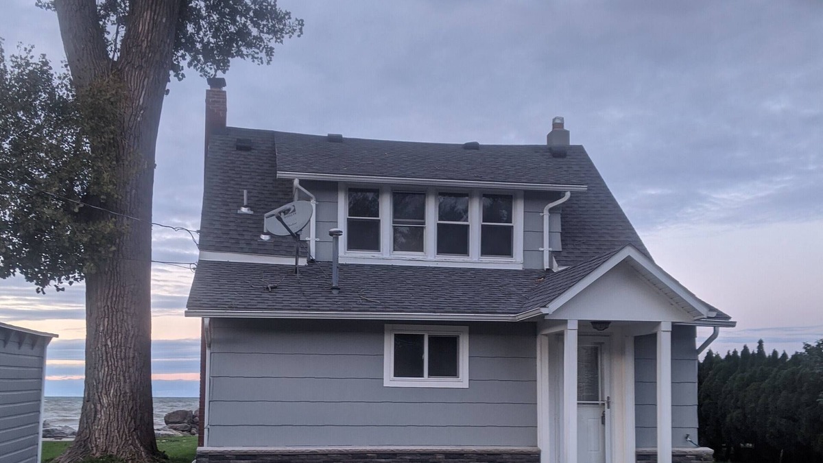 North Greece House | Adorable Cape Cod on Lake Ontario Waterfront