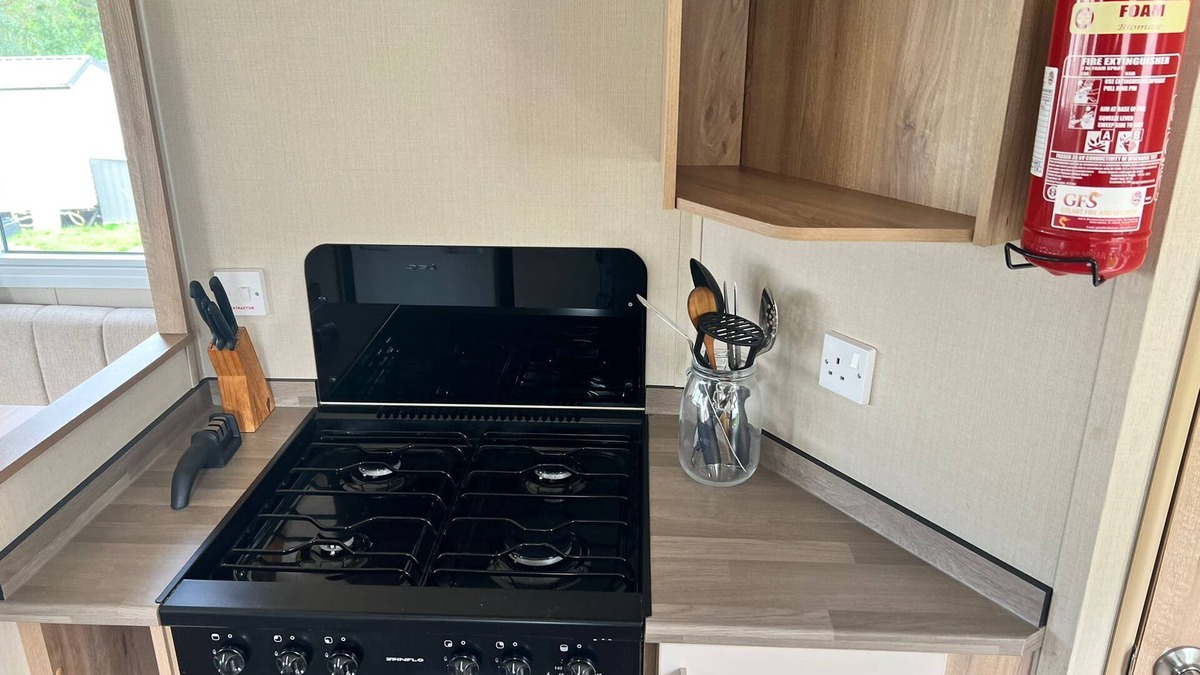 Newquay Cabin | Adorable Caravan in Newquay Bay Resorts NB98