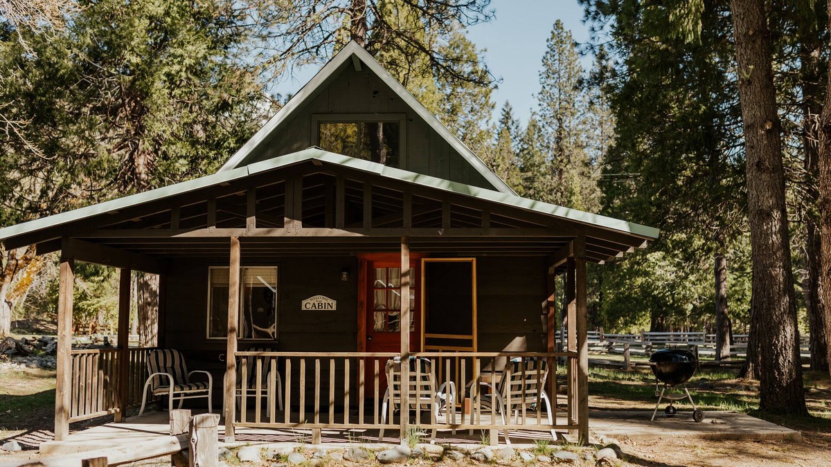 Coffee Creek Cabin | Adorable Cedar Cabin located on Coffee Creek in Trinity Alps