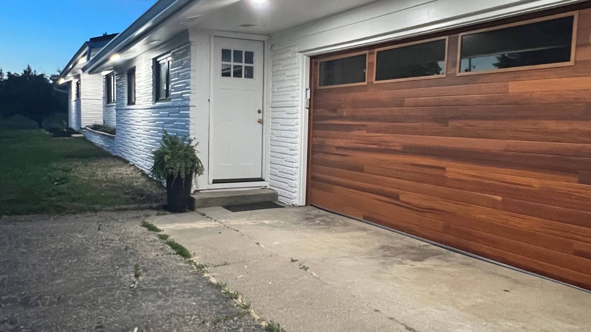 Clare Apartment | Adorable Clare, MI Guest Suite with Kitchenette & Deck!