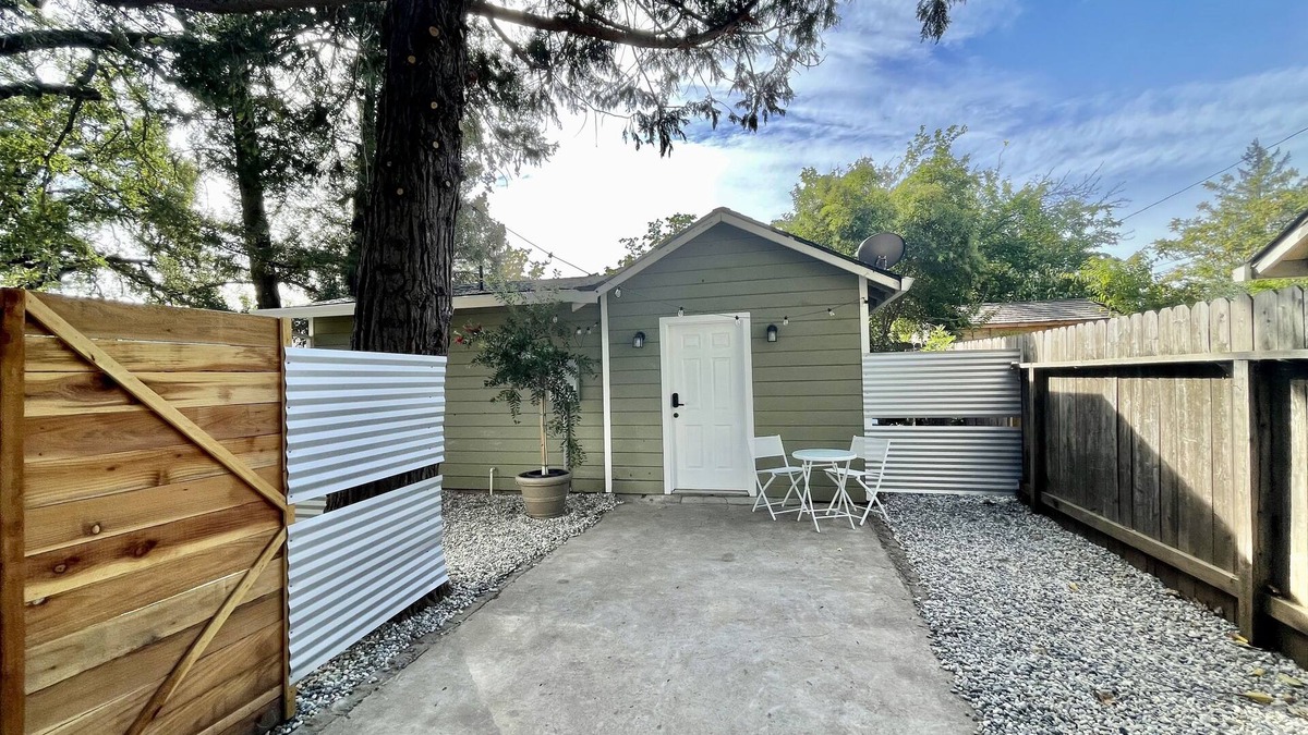 Middletown Cottage | Adorable Cottage in downtown Middletown - Close to Harbin Hot Springs!