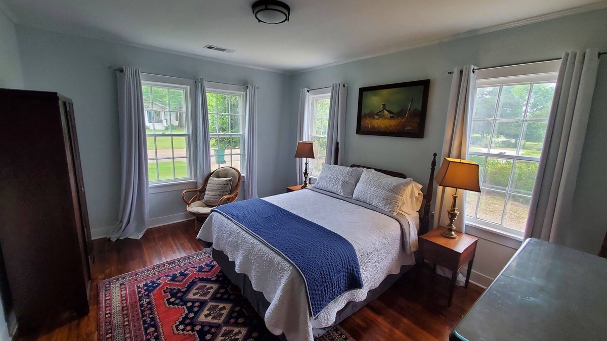 Canton House | Adorable cottage nestled in Canton historic district