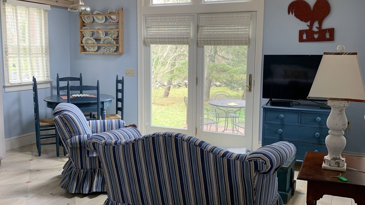 Cummaquid Cottage | Adorable cottage on Cape Cod's historic Rt 6A