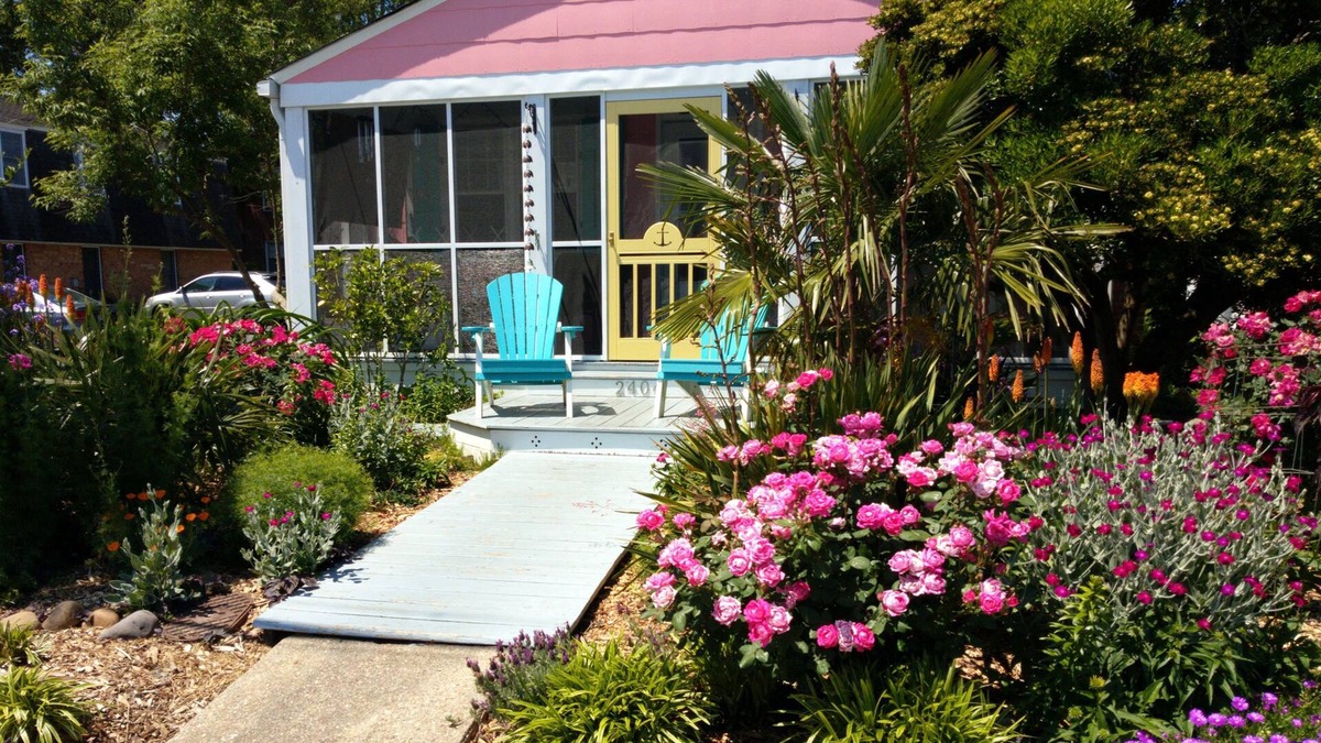 Northeast Virginia Beach Cottage | Adorable Cottage In The Heart Of The Old Beach Area, Close To The Boardwalk.