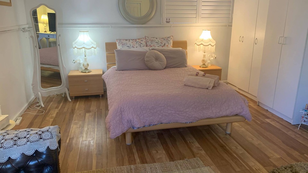 Dudley Park Apartment | Adorable Country Studio (pet friendly) additional charges