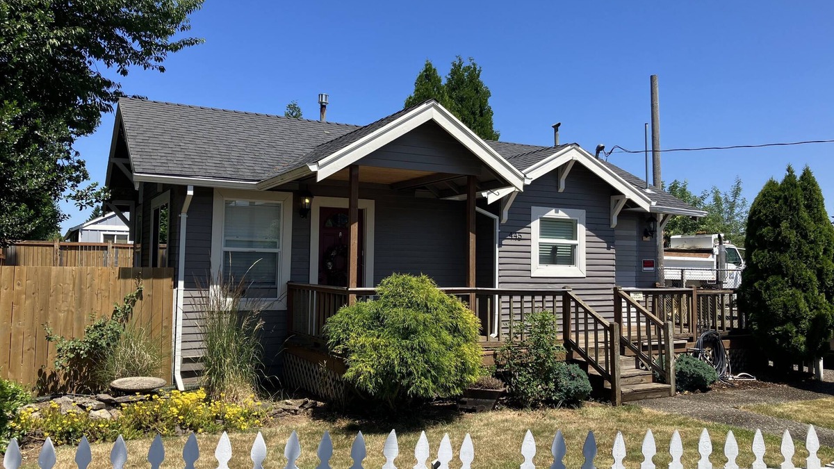Oregon City House | Adorable Cozy OC Bungalow, Oregon City