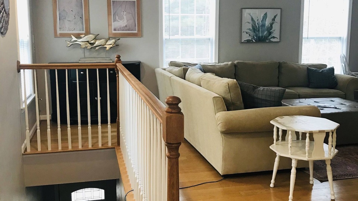 Fentress House | Adorable, detached, carriage guest house in a quiet, wooded setting.