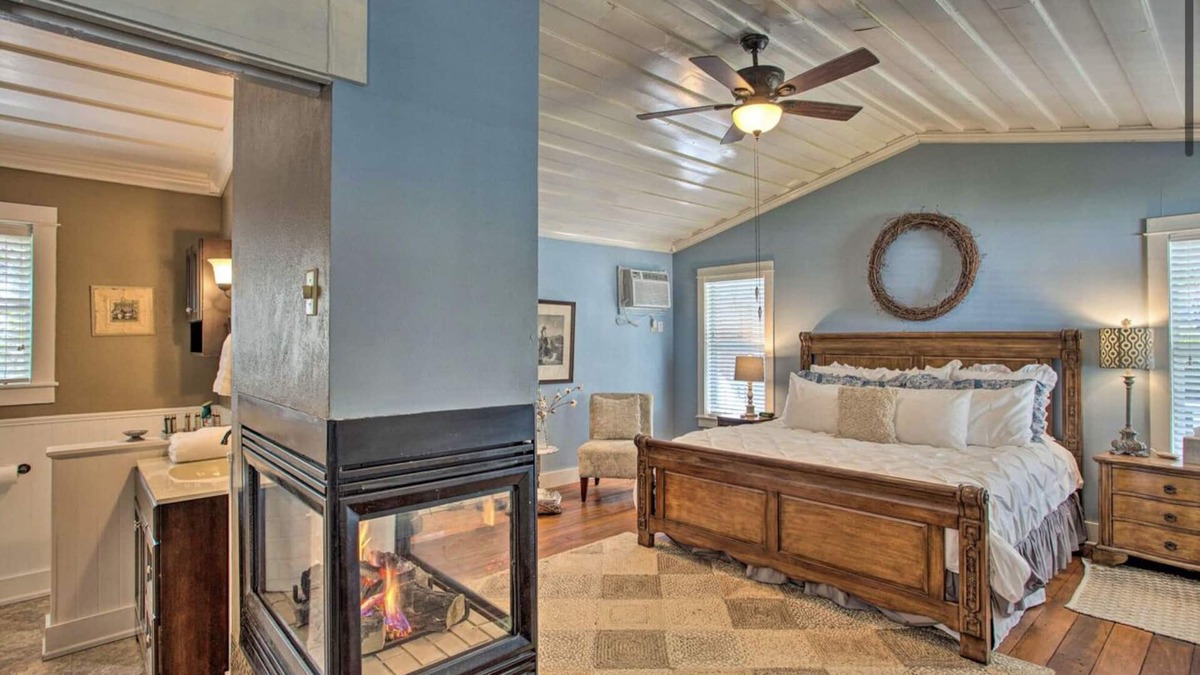 Jefferson Apartment | Adorable French Country Cottage Getaway - King Bed, Jetted Tub, Fireplace, Bikes