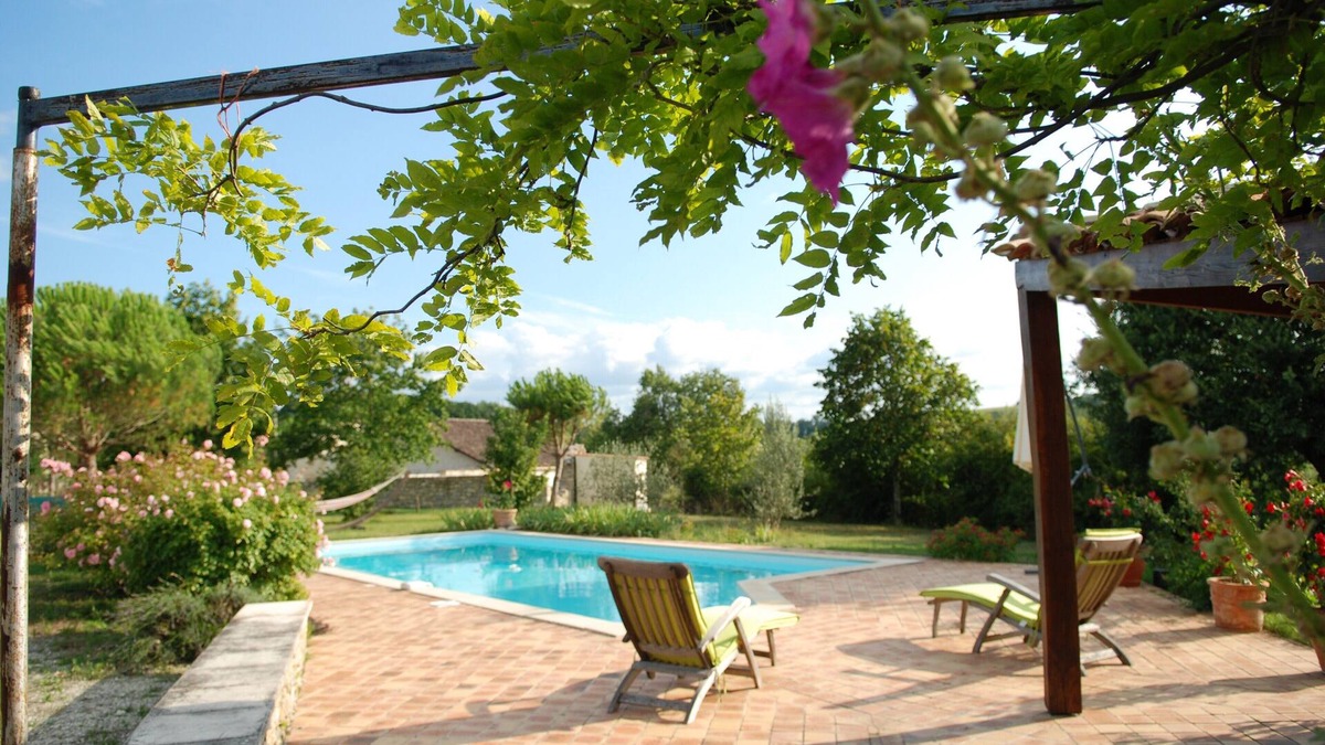 Prayssas Apartment | Adorable guest apartment at the pool