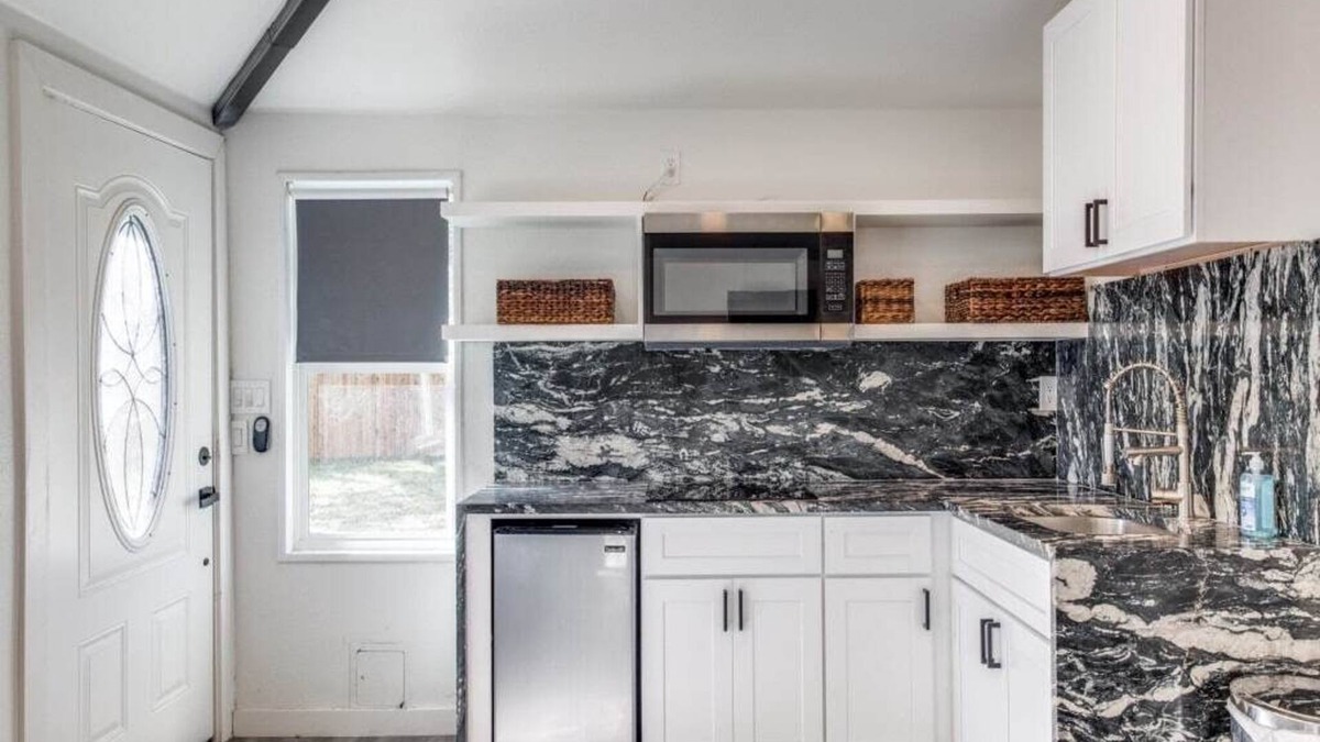 North Dallas House | Adorable Guest House/Private Yard