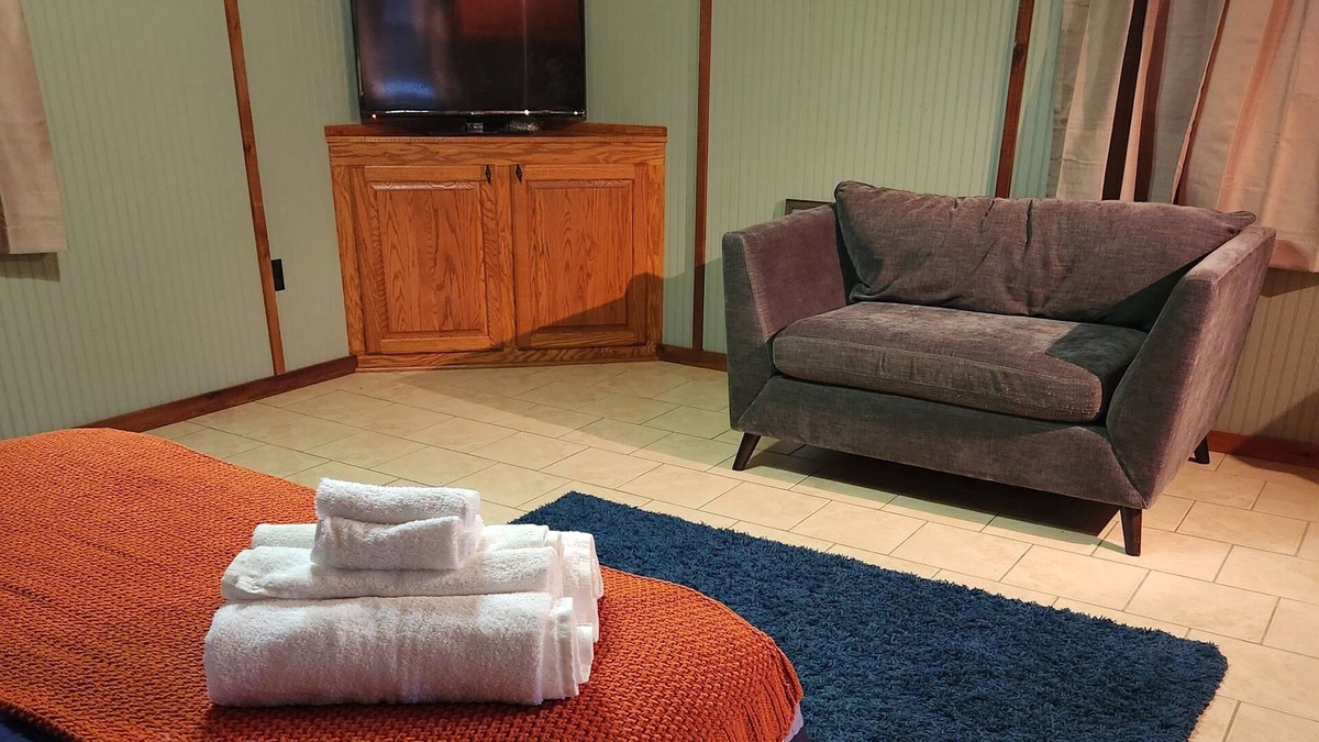 New Zion Apartment | Adorable Guest House with a Pool - 10 minutes from both major hops