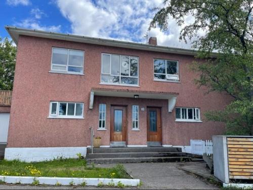Husavik Villa | Adorable Húsavík home nearby the harbor